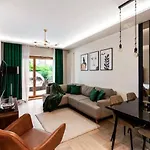 Urban - Luxury 2-bedroom, Mennica Residence&144 바르샤바
