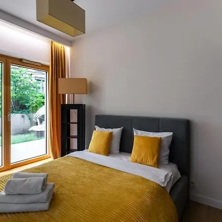 Close-golden - Luxury 2-bedroom, Mennica Residence&144 Apartment Warsaw