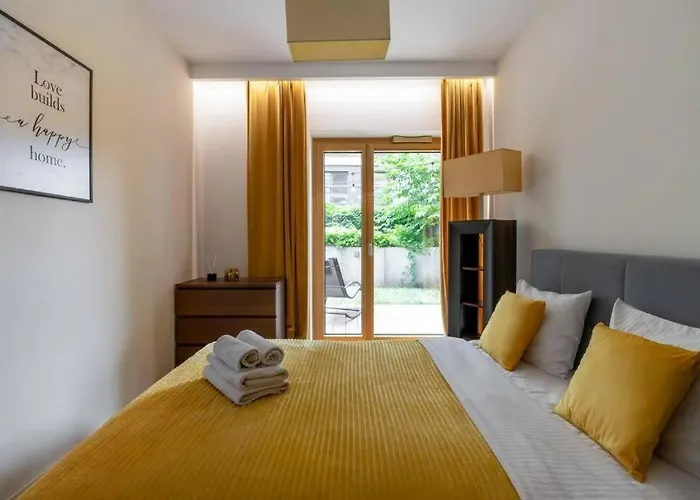 Close-golden - Luxury 2-bedroom, Mennica Residence&144 * Varšava