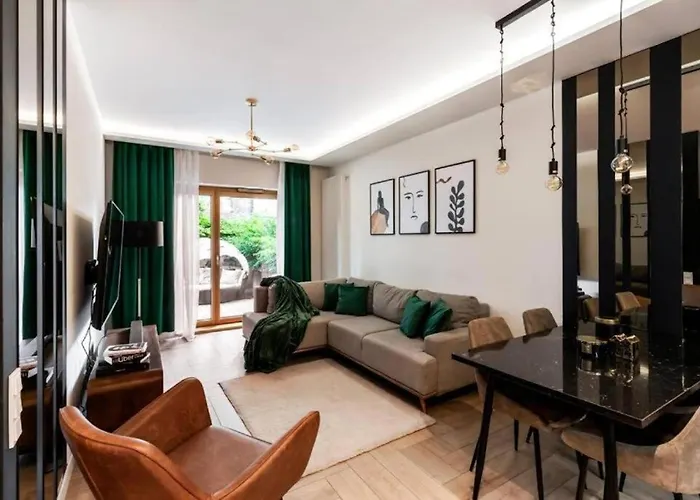 Close-golden - Luxury 2-bedroom, Mennica Residence&144 Warsaw