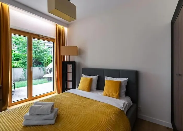 Close-golden - Luxury 2-bedroom, Mennica Residence&144 Apartment *