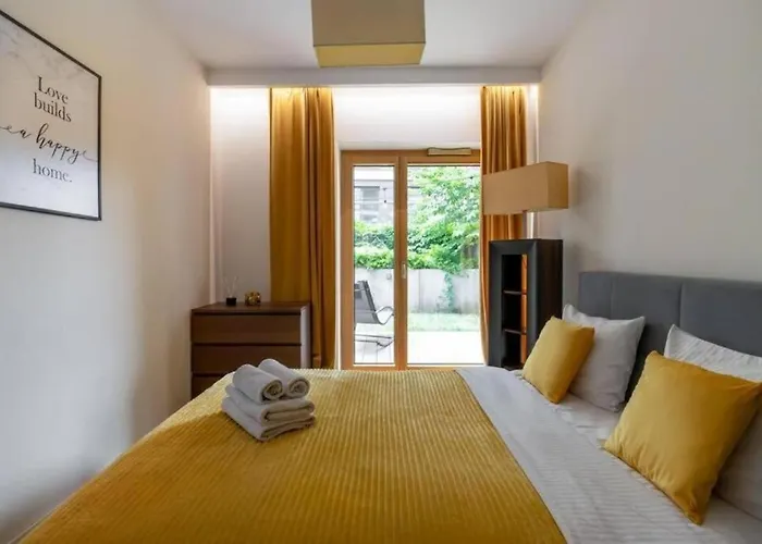 Close-golden - Luxury 2-bedroom, Mennica Residence&144 Apartment *