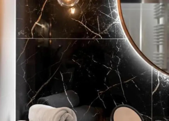 Close-golden - Luxury 2-bedroom, Mennica Residence&144 Warsaw