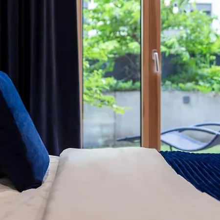 Close-golden - Luxury 2-bedroom, Mennica Residence&144 דירה ורשה