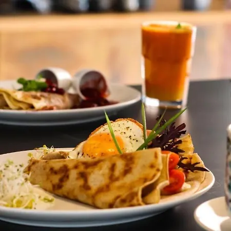 Close-golden - Luxury 2-bedroom, Mennica Residence&144 ורשה